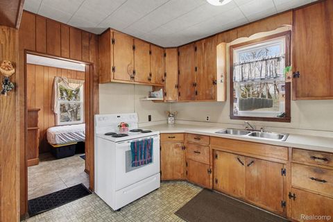 Tiny photo for 660 W Walton Boulevard, Pontiac City, MI 48340 (MLS # 20261015567)