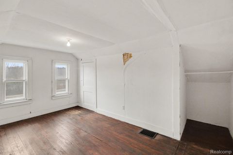 Tiny photo for 660 W Walton Boulevard, Pontiac City, MI 48340 (MLS # 20261015567)