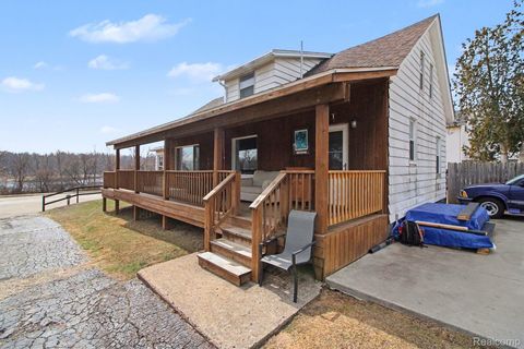 Tiny photo for 660 W Walton Boulevard, Pontiac City, MI 48340 (MLS # 20261015567)