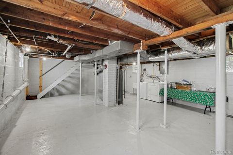 Tiny photo for 660 W Walton Boulevard, Pontiac City, MI 48340 (MLS # 20261015567)