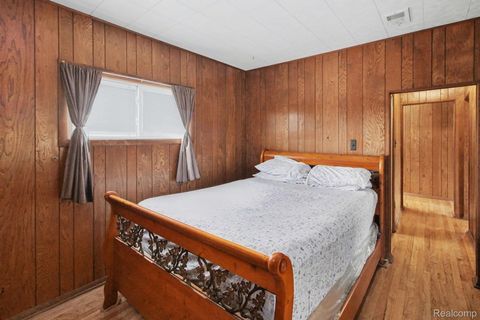 Tiny photo for 660 W Walton Boulevard, Pontiac City, MI 48340 (MLS # 20261015567)