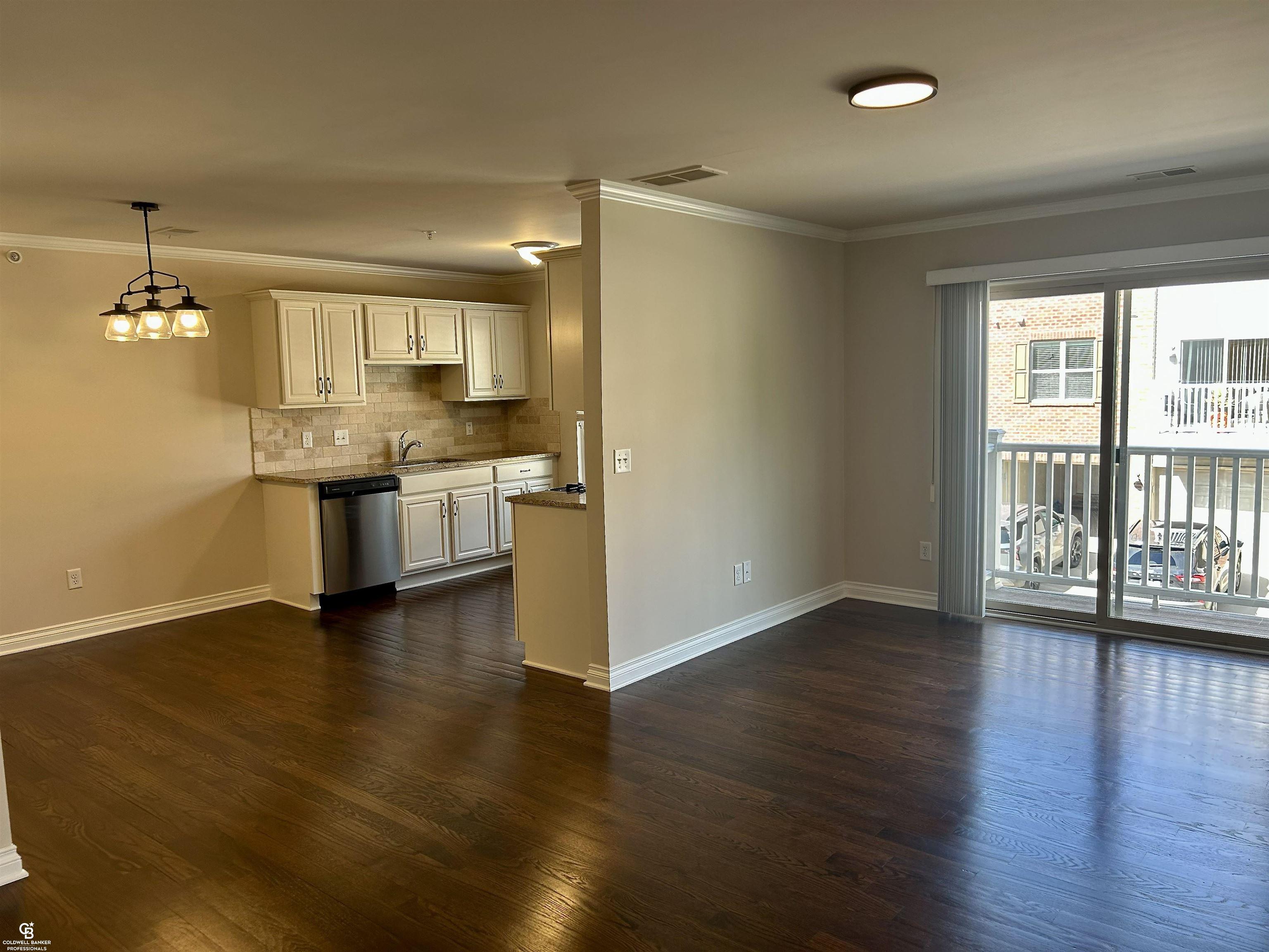 13113 Woodridge Circle