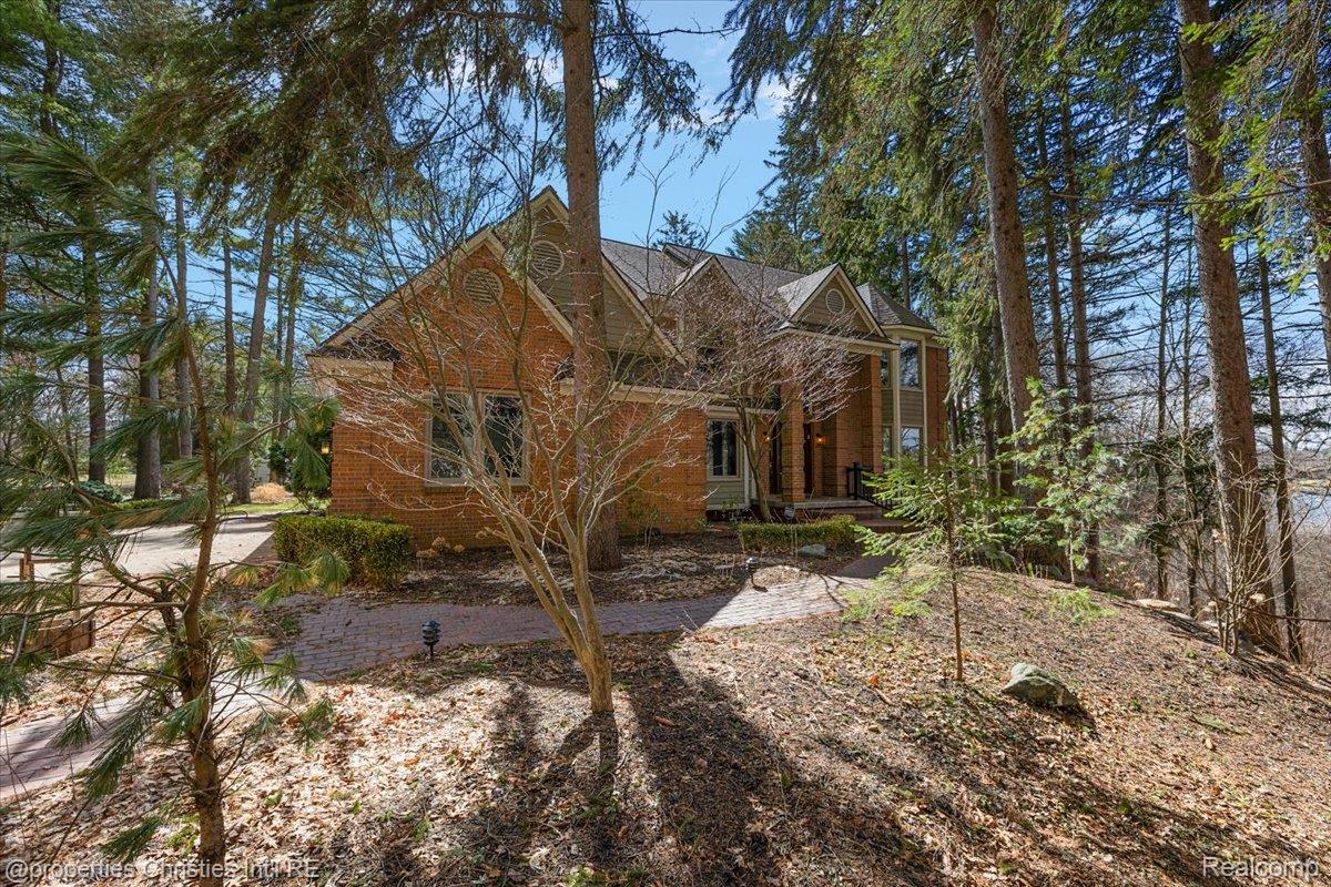 1009 Tall Pines Trail