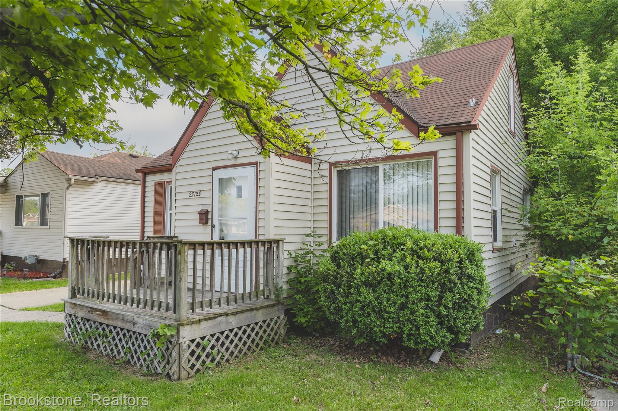 23123 Lambrecht Avenue