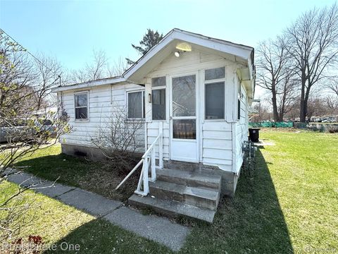 18318 Deering Street Livonia City MI 48152