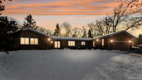 2247 Silver Maple Drive Milford Charter Township MI 48380