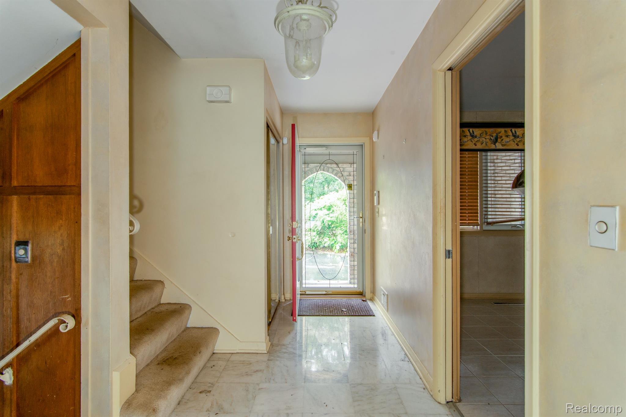 2618 PINETREE Drive