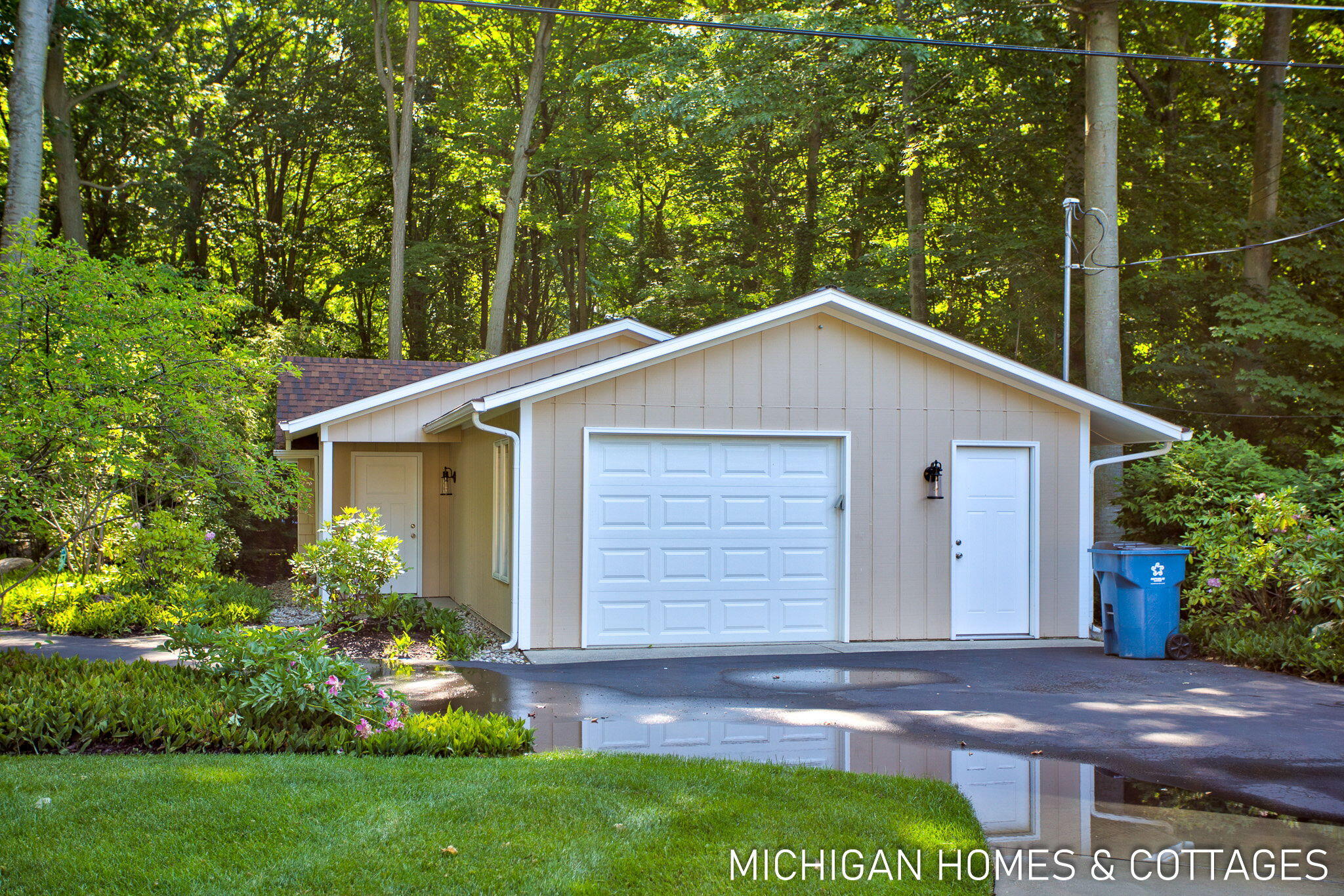 3065 N Lakeshore Drive