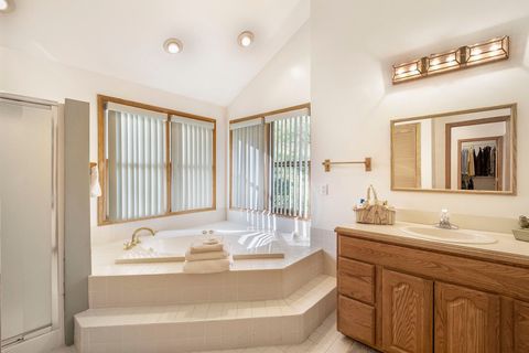 A home in IndependenceCharterTownship_Oakland