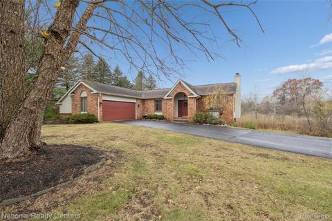 2893 Debbiwood Court Milford Charter Township MI 48381