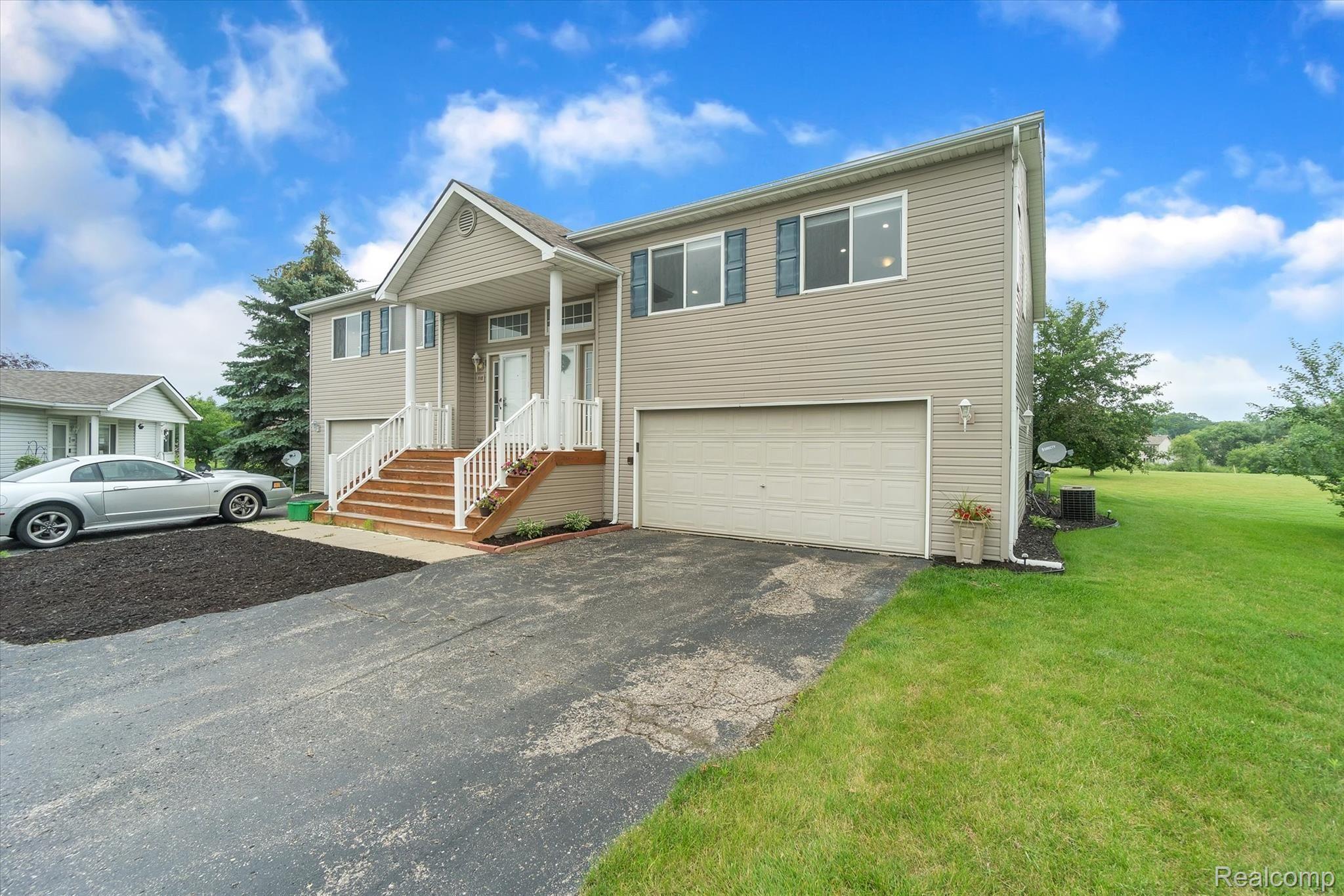 1116 LAKEVIEW Circle