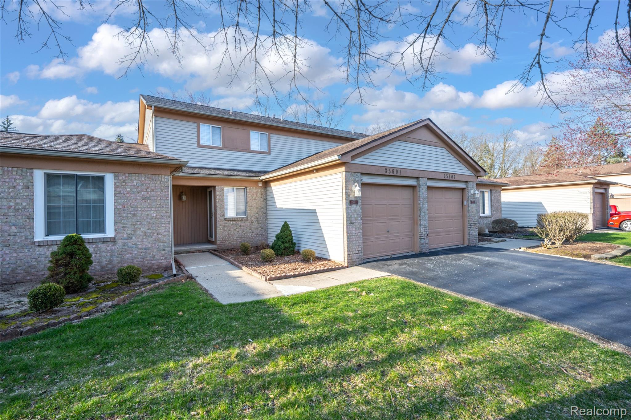 35601 Pheasant Lane
