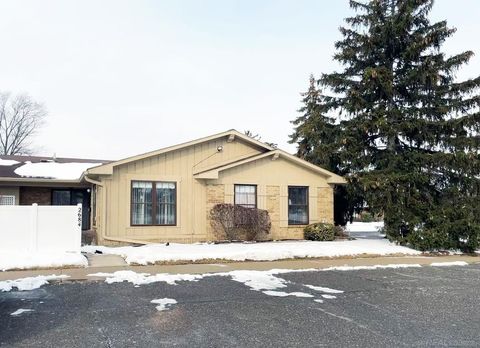 2684 Roundtree Drive Troy City MI 48083