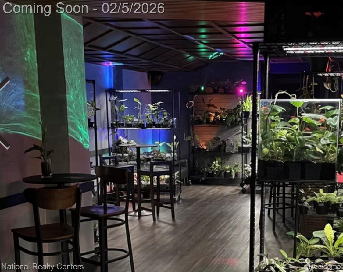 22917-22919 Woodward Avenue