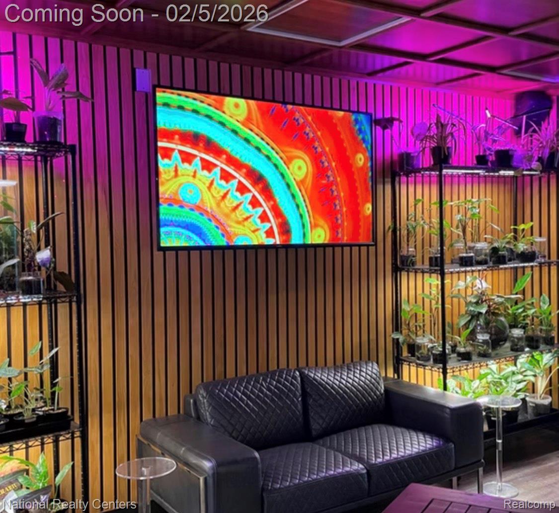 22917-22919 Woodward Avenue