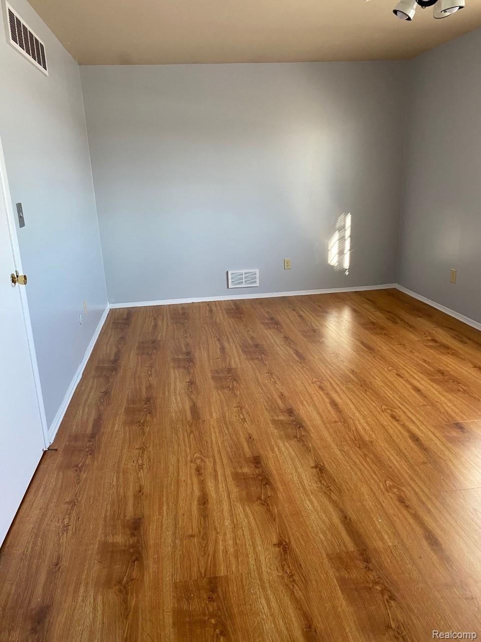 Bloomfield Charter Township, Michigan 48304, United States, 2 Bedrooms Bedrooms, ,1 BathroomBathrooms,Residential,Active,145743