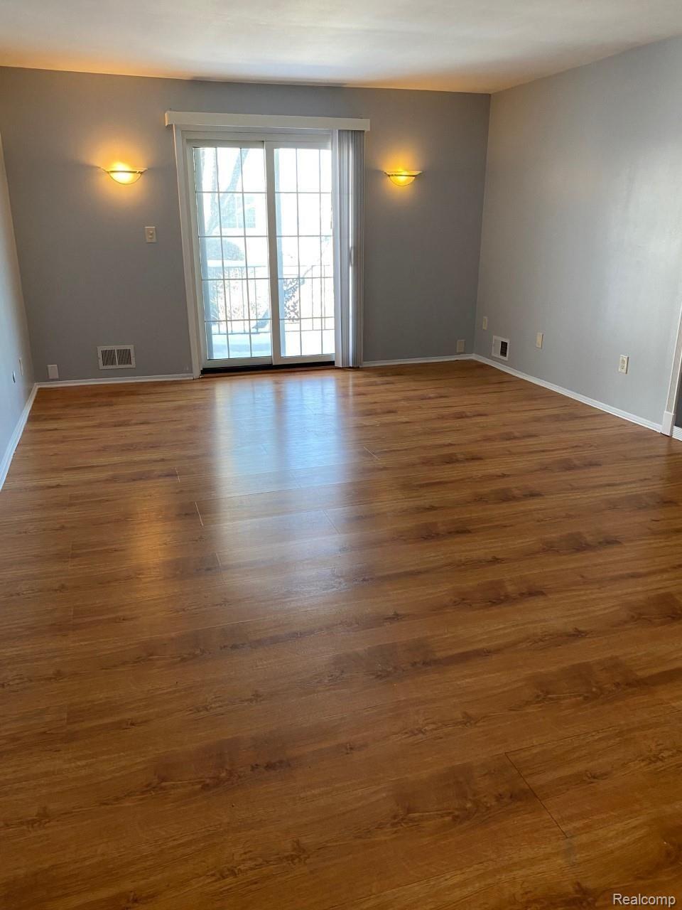 Bloomfield Charter Township, Michigan 48304, United States, 2 Bedrooms Bedrooms, ,1 BathroomBathrooms,Residential,Active,145743