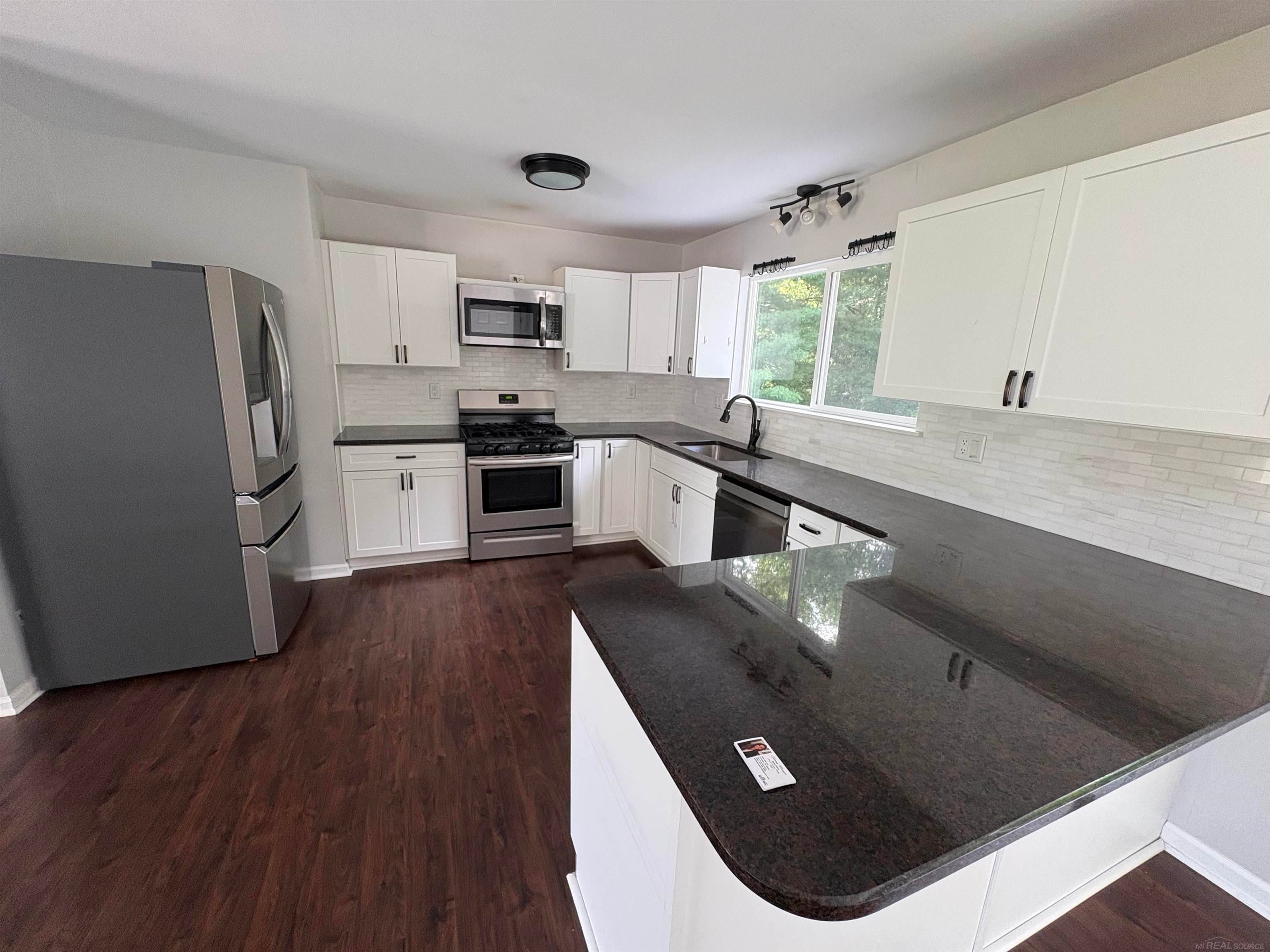 3587 Keewahdin Road