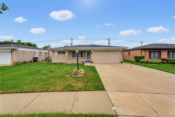 35185 MARINA DR, STERLING HEIGHTS, MI 48312 - Image cb68cbec80a7f509ab4be0cb6c8e5977/2580470187