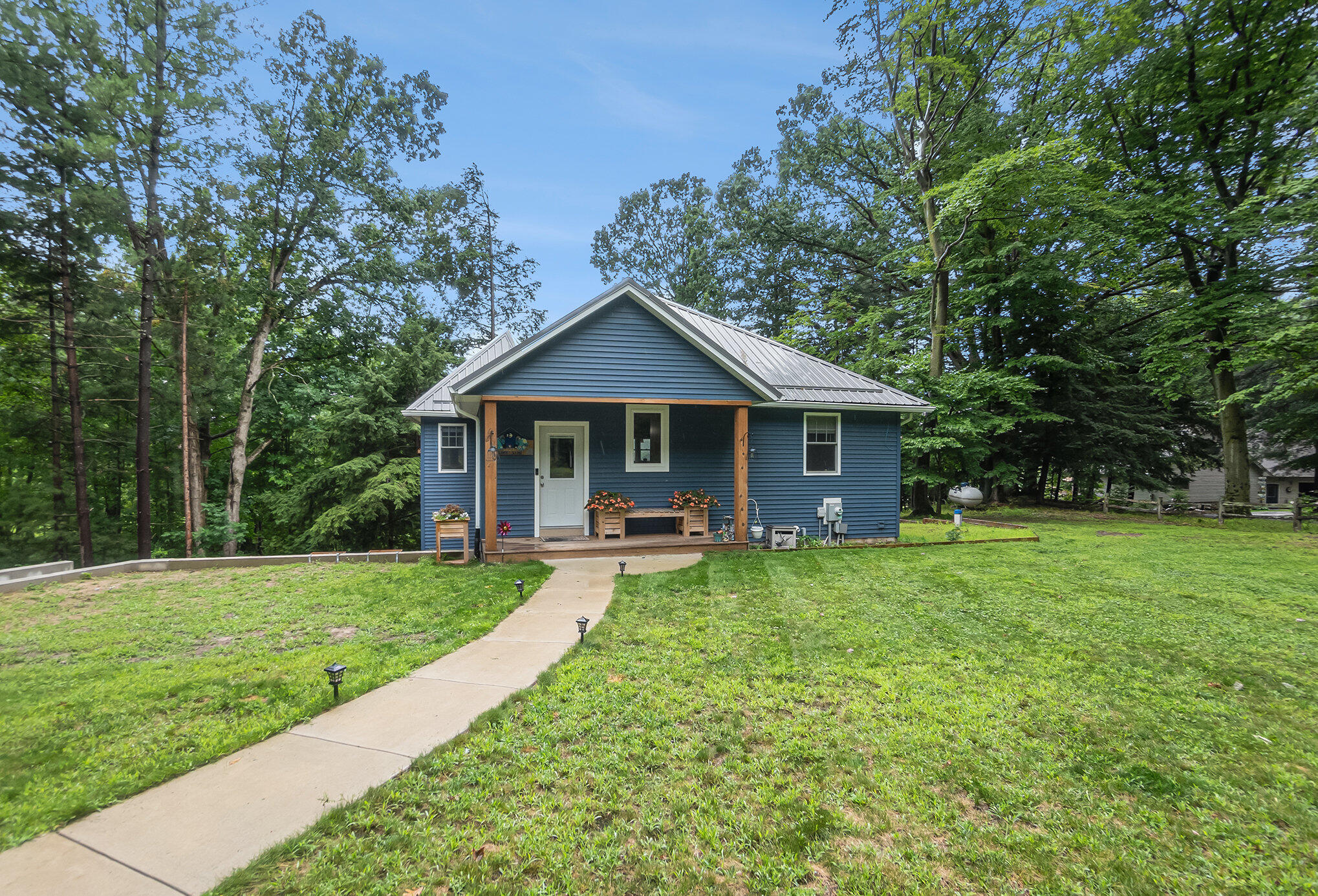 8823 E Spring Hill Drive