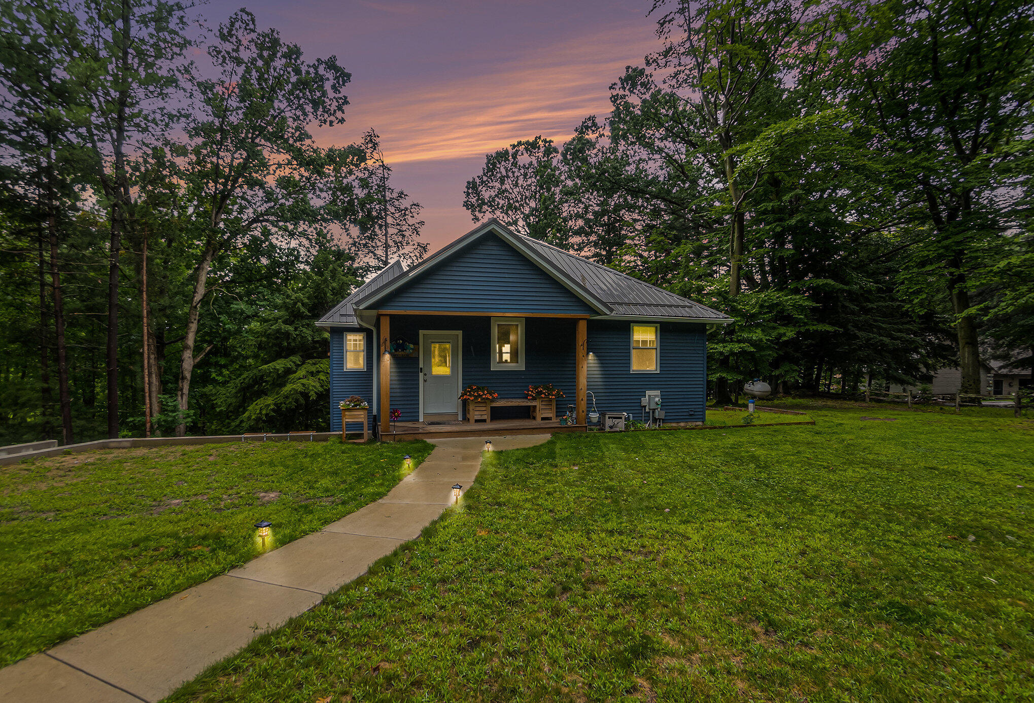 8823 E Spring Hill Drive