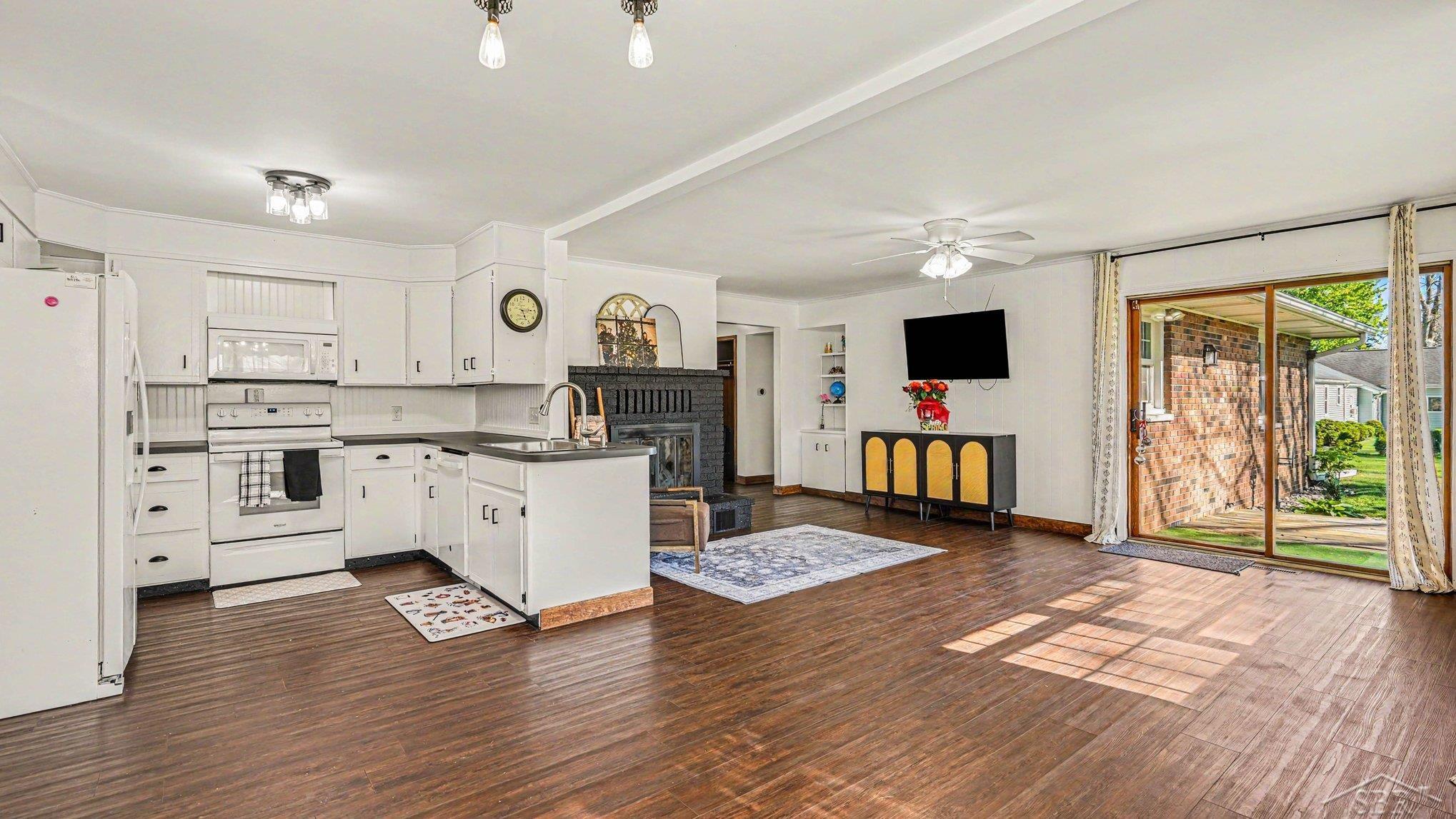 6190 Maple Road