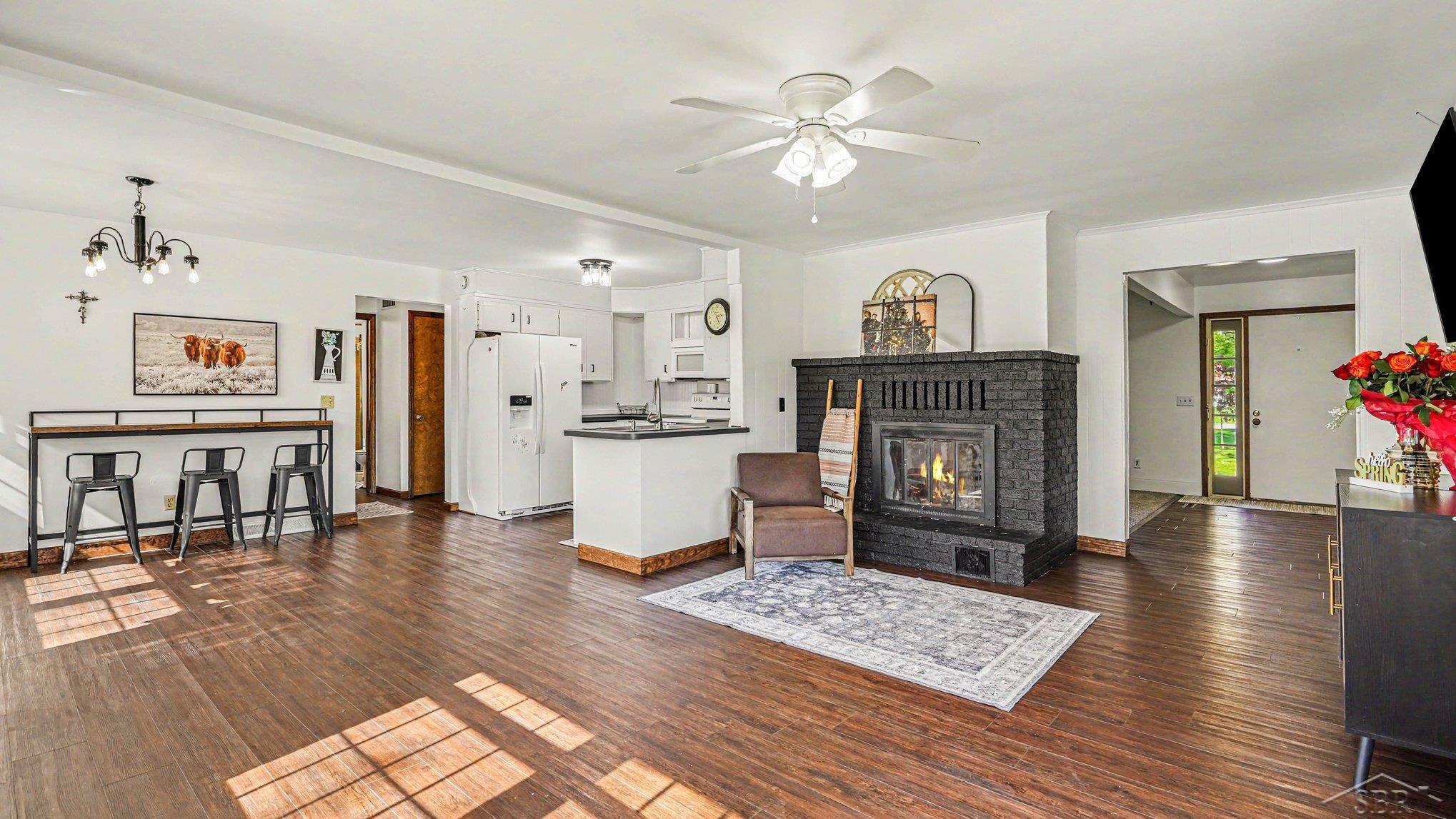 6190 Maple Road