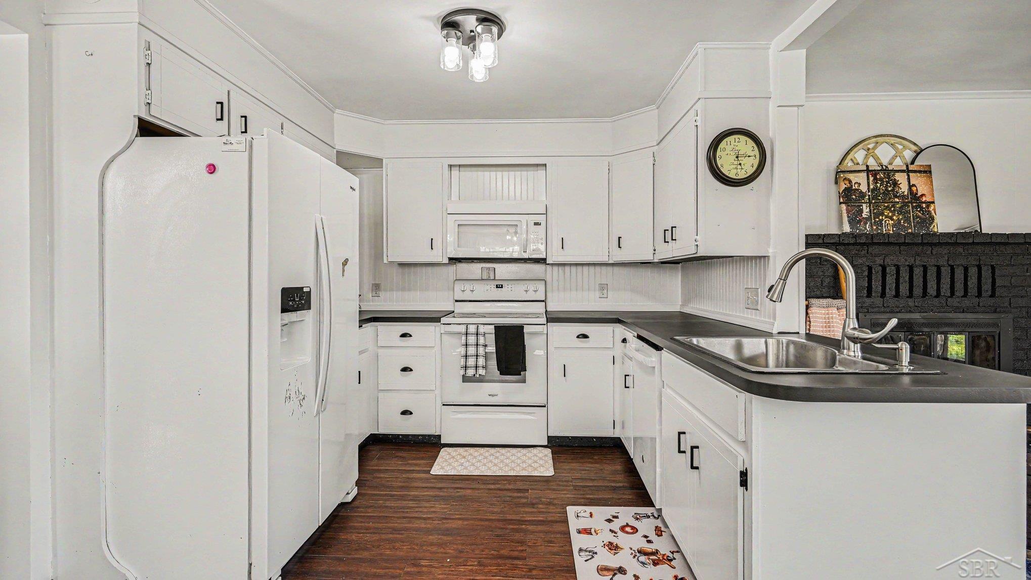 6190 Maple Road