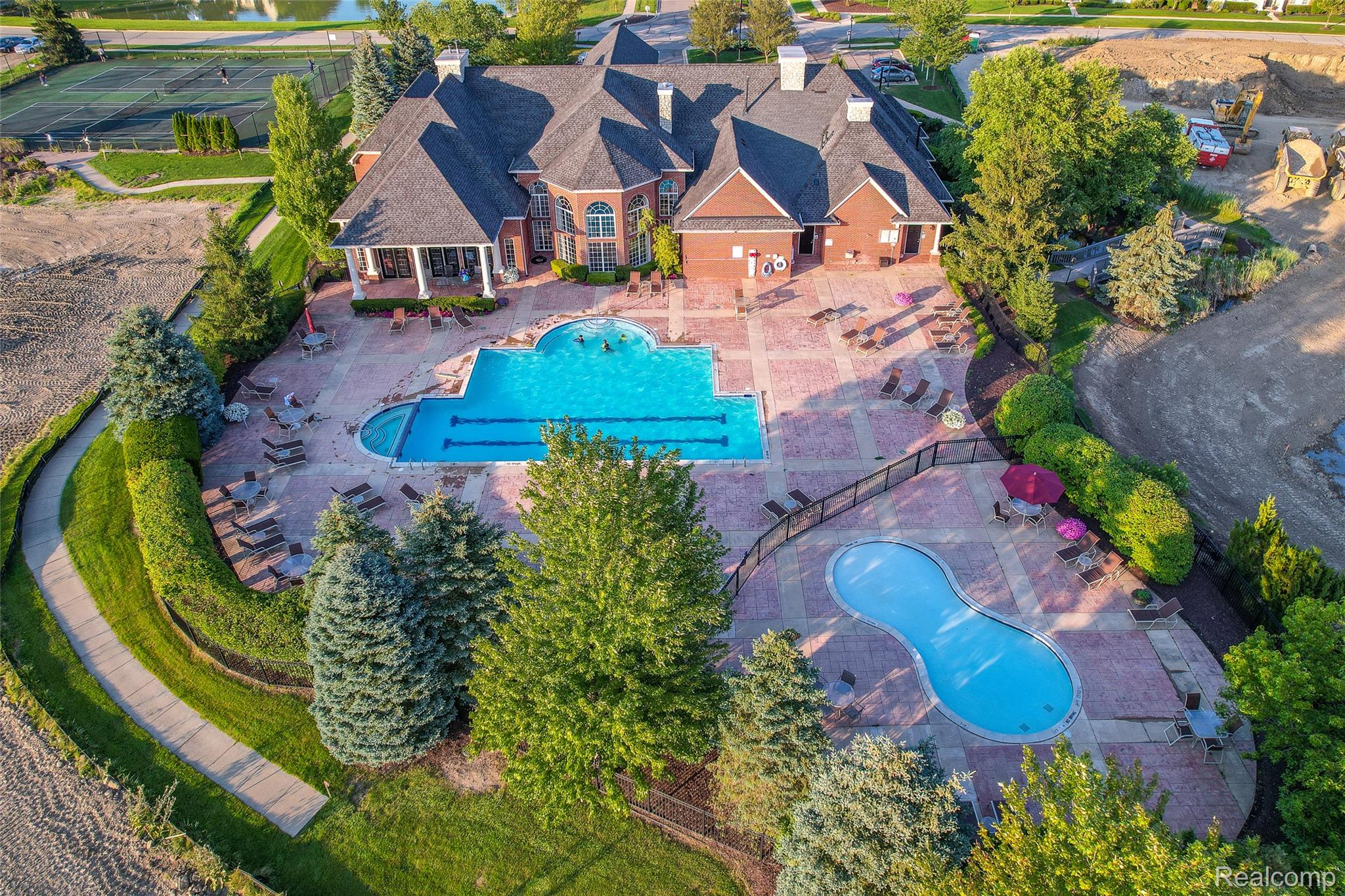 1584 Commodore Circle