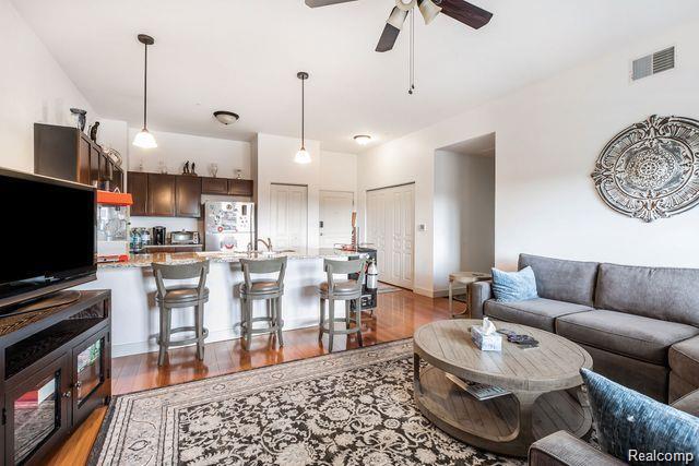 134 N LEROY Street 303
