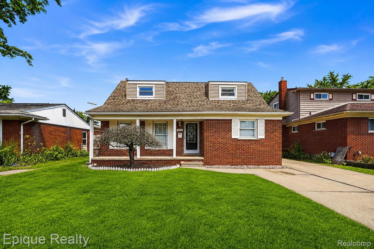 18317 Spring Court S