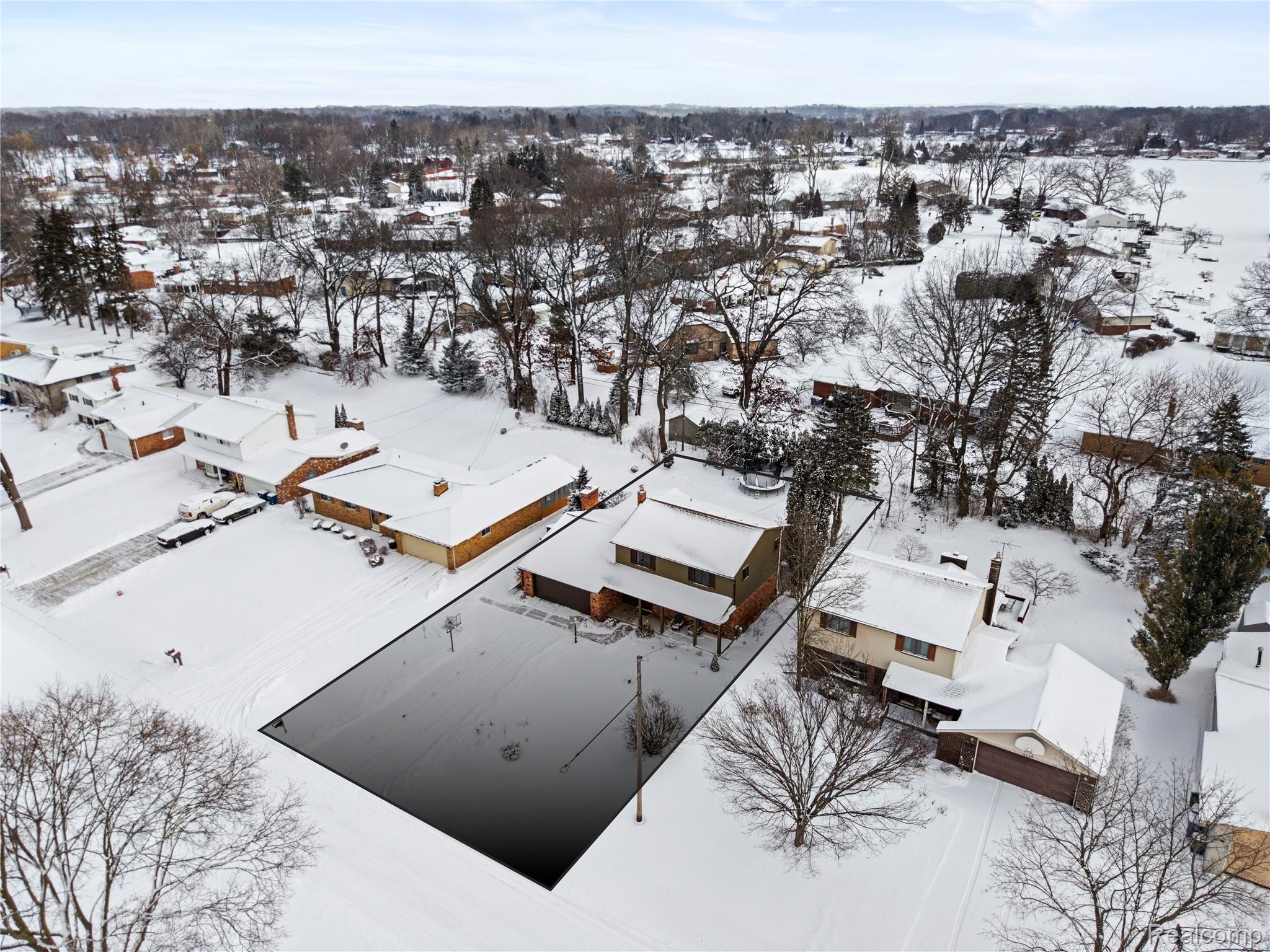 3172 Indianview Drive N