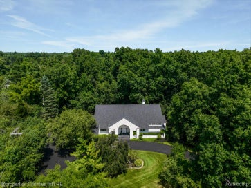 23658 Shagwood Drive Bingham Farms Village MI 48025