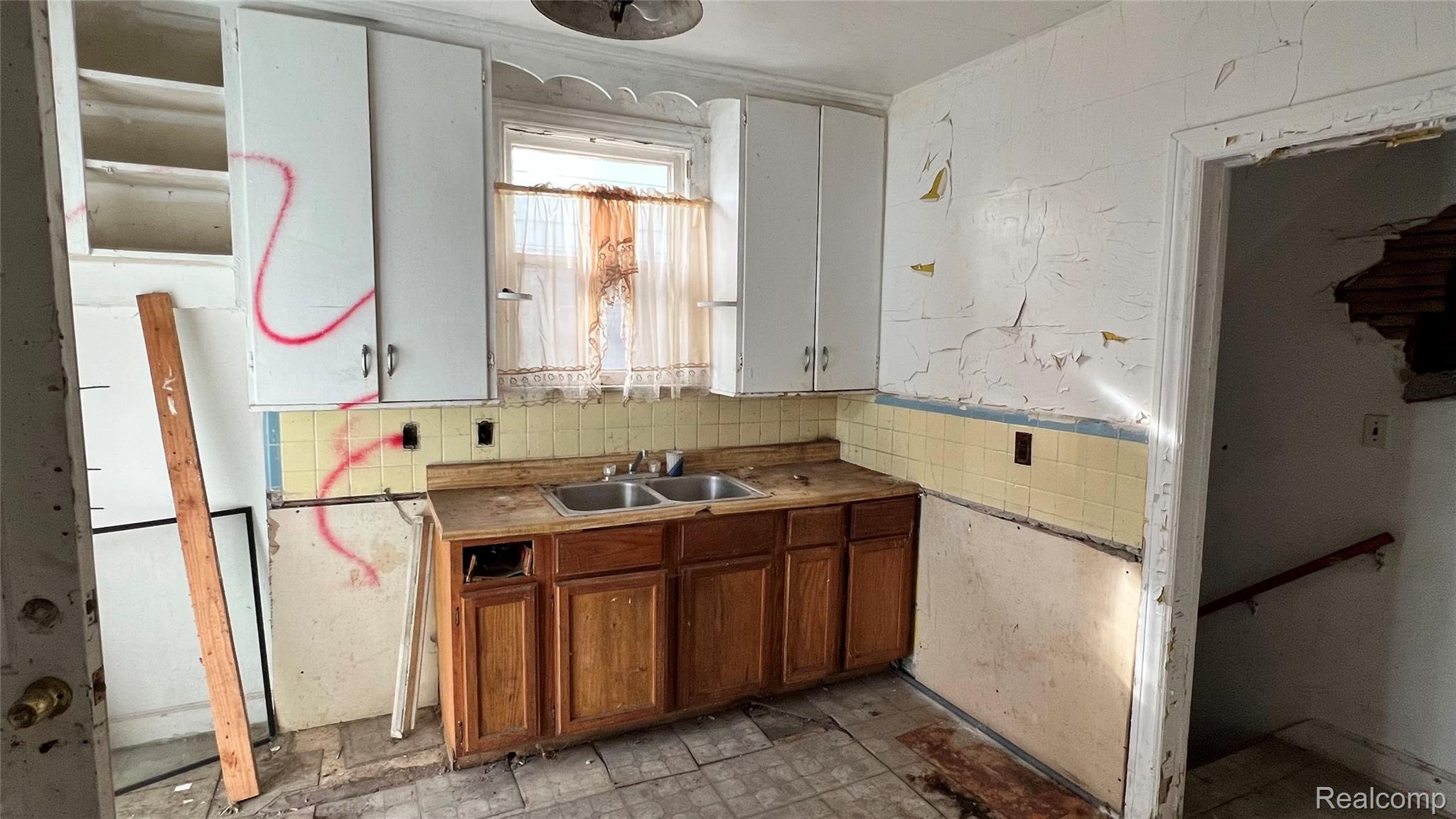 3203 W Buena Vista Street