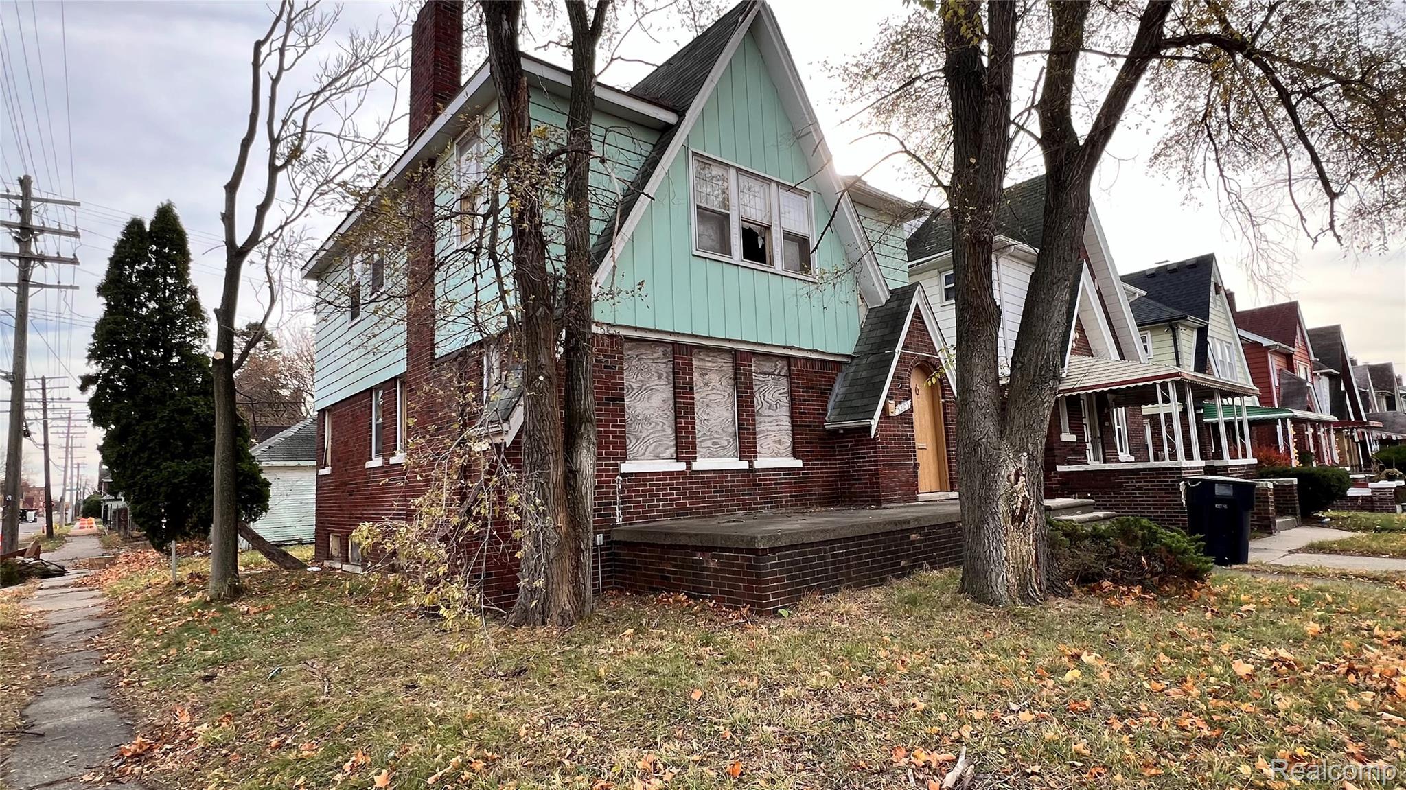 3203 W Buena Vista Street