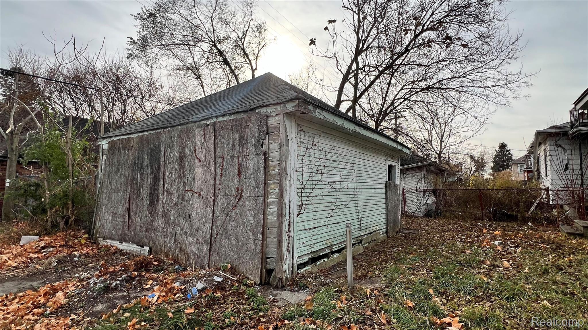 3203 W Buena Vista Street