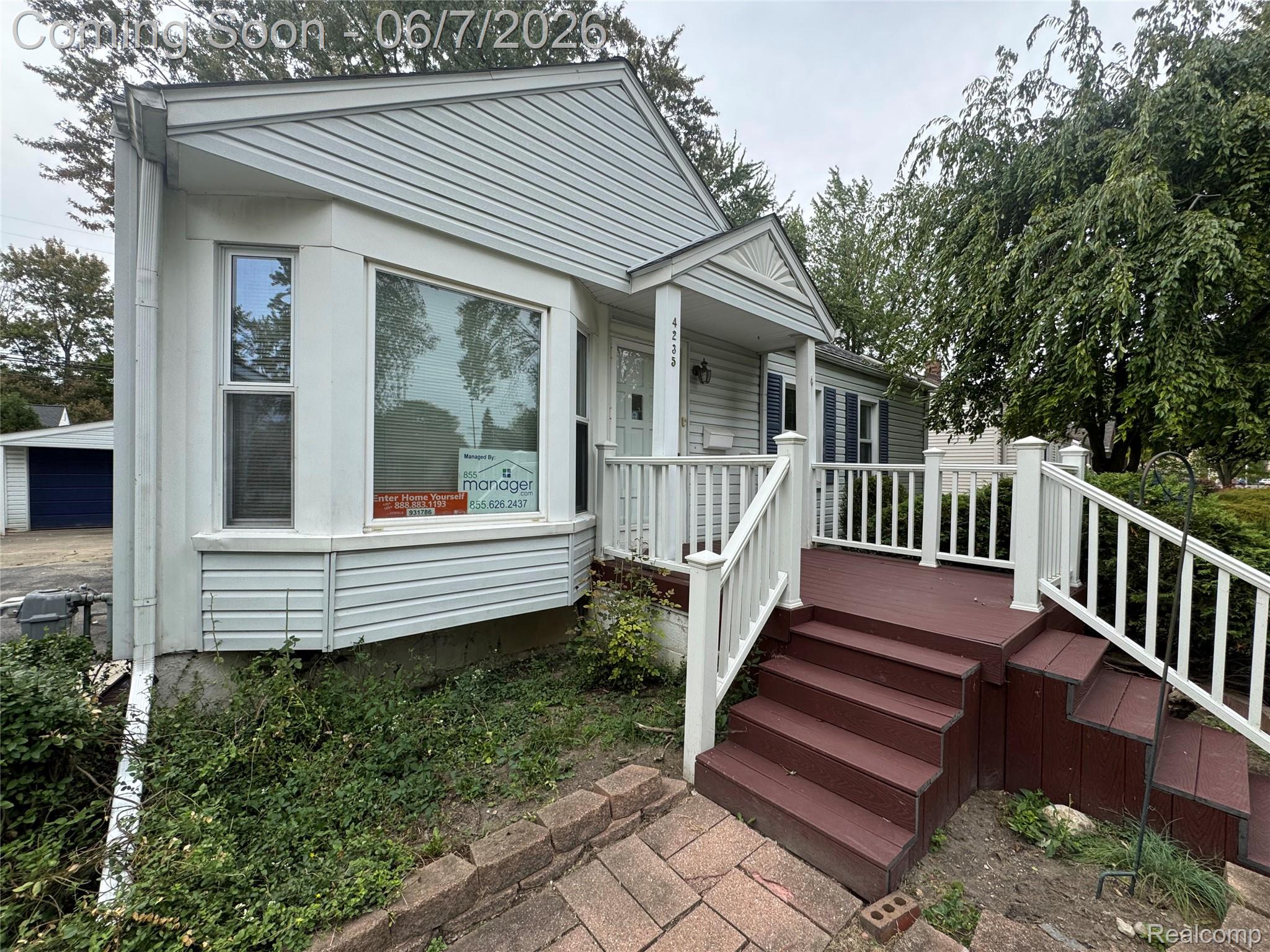 4235 Buckingham Avenue