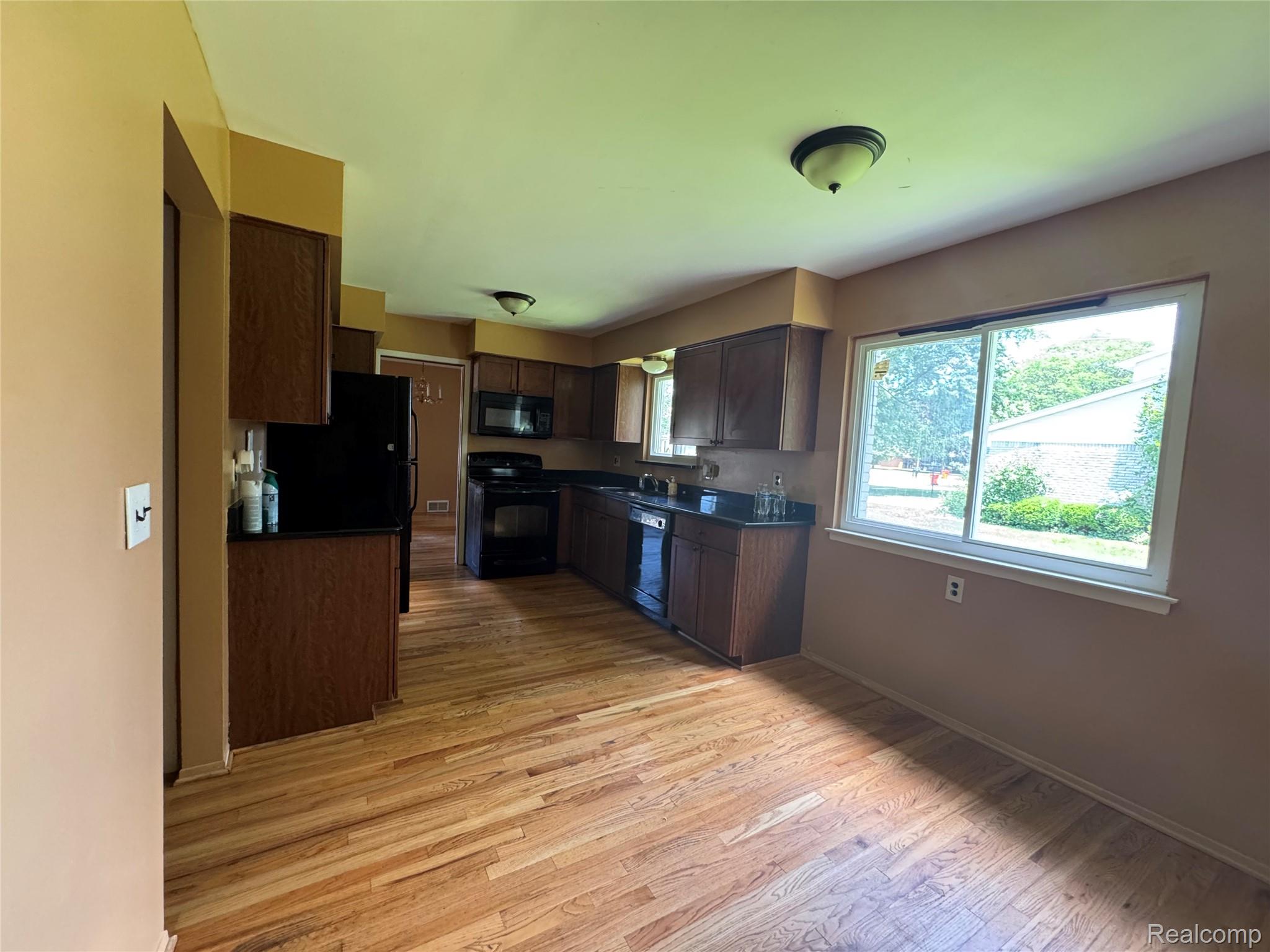 28330 Lahser Rd Road