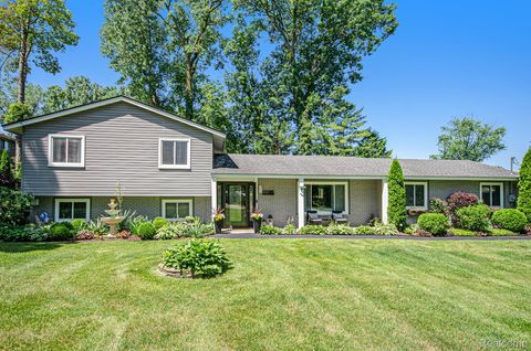 890 BEACHWAY Drive White Lake Charter Township MI 48383