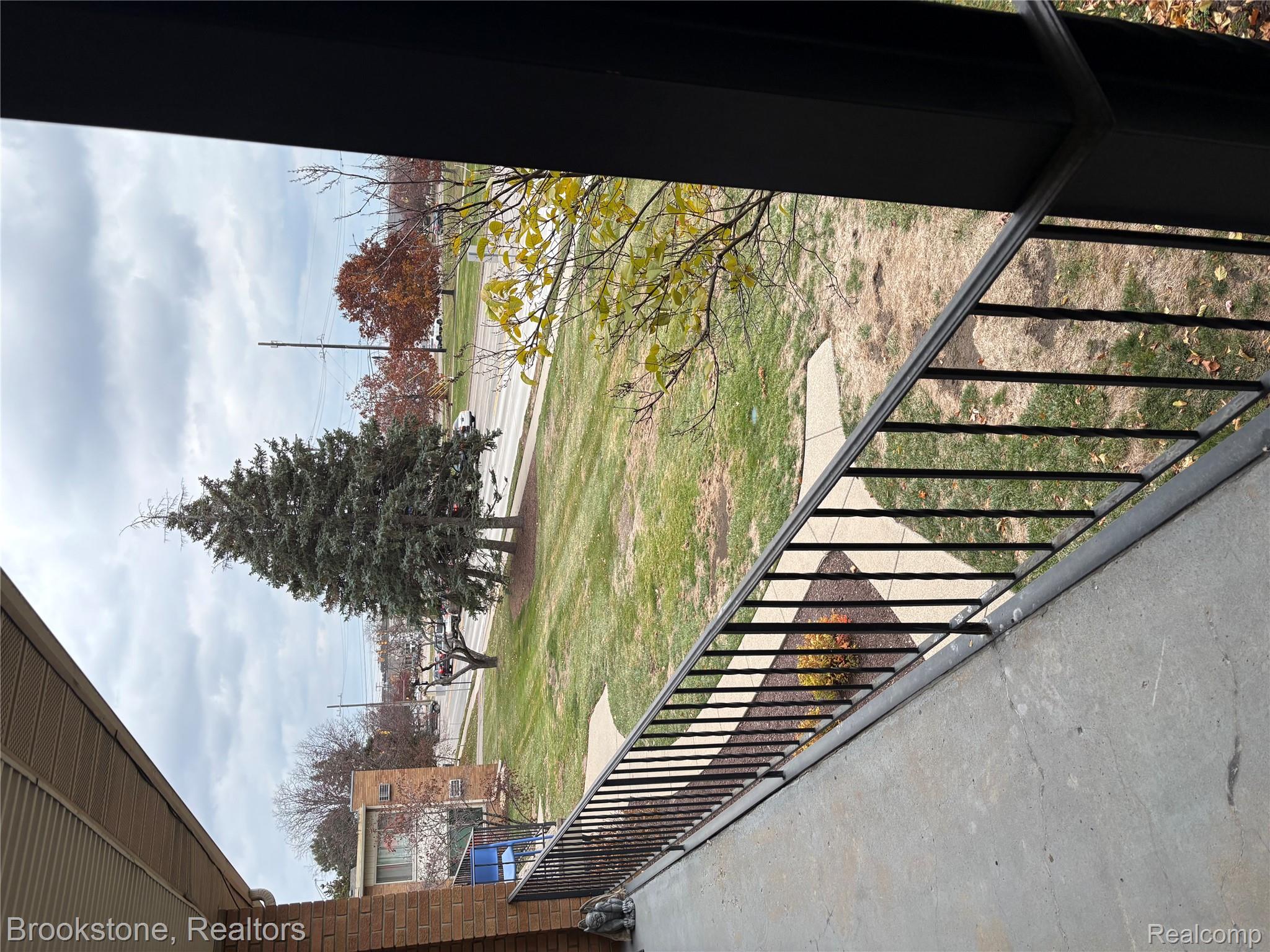 2859 E Maple Road 13