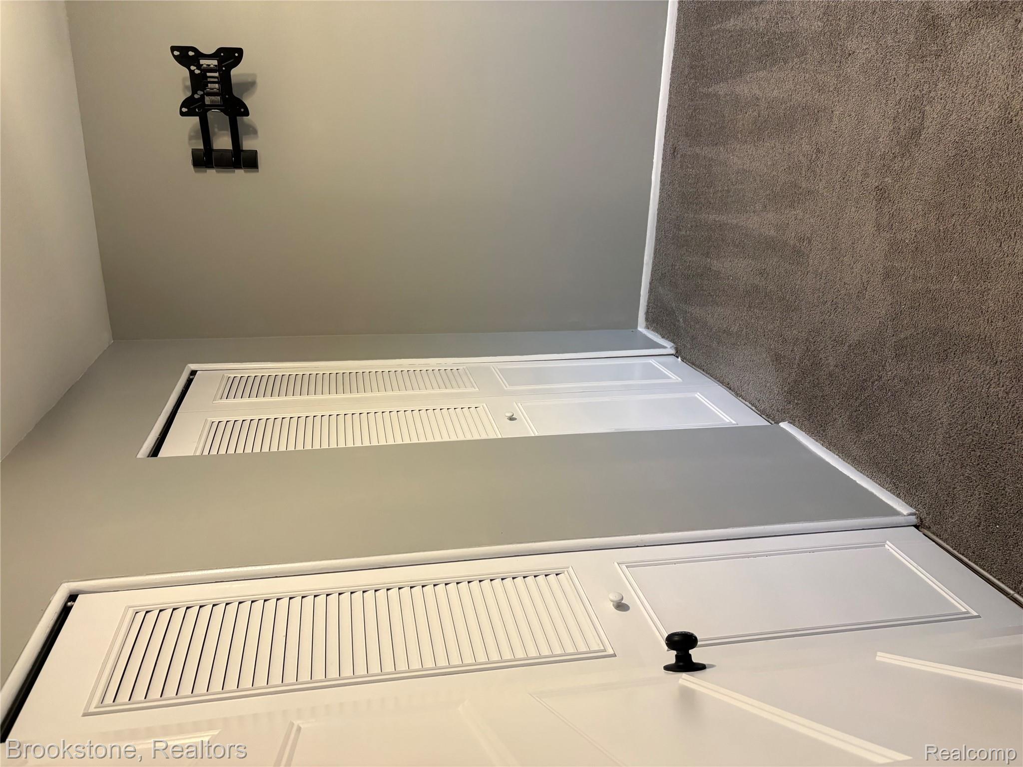 2859 E Maple Road 13