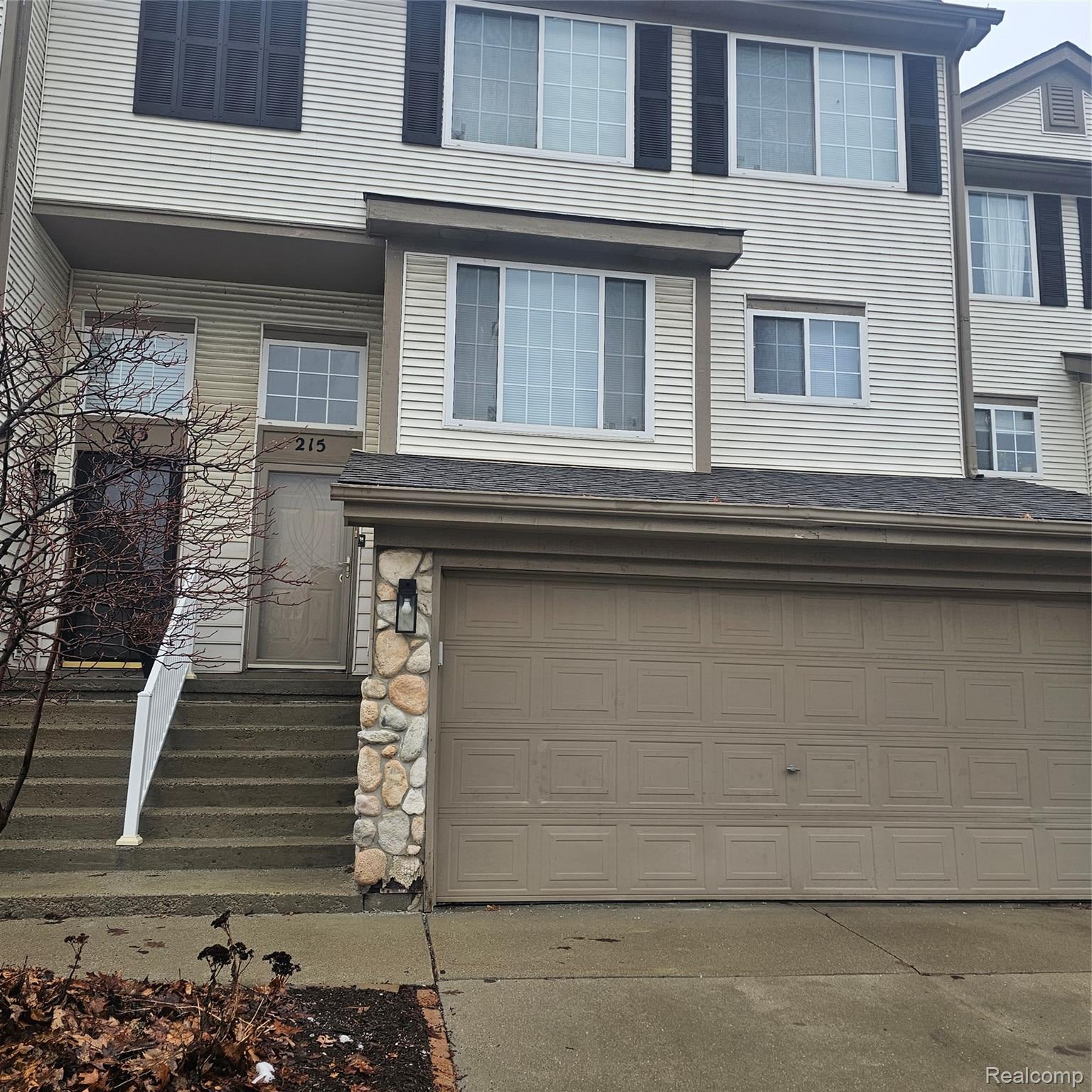 215 Oak Ridge Drive