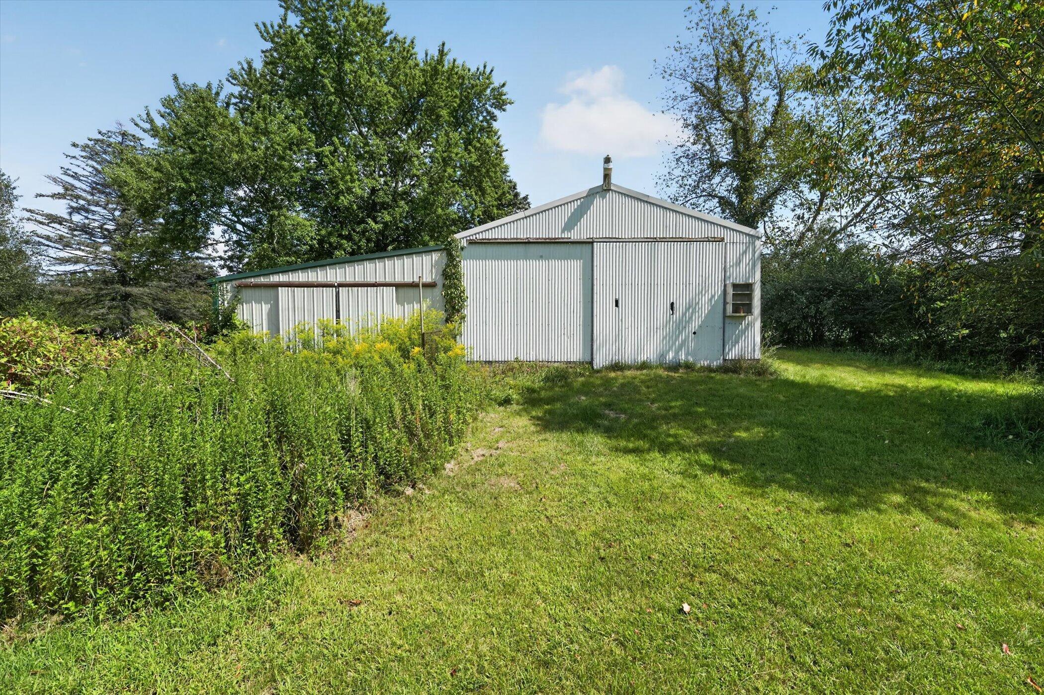 15601 Devonshire
