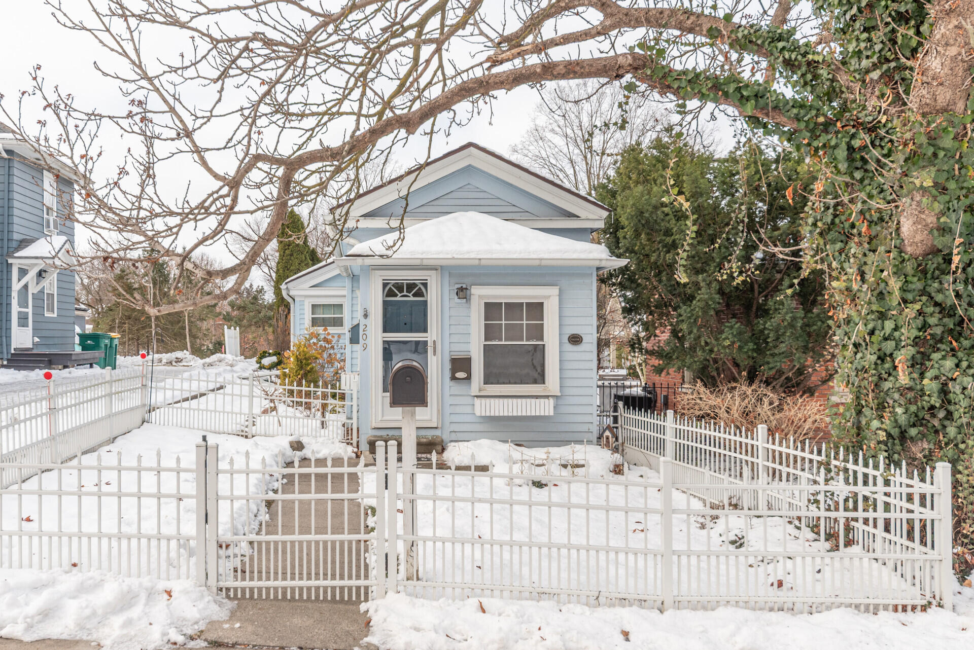 209 N Ann Arbor Street