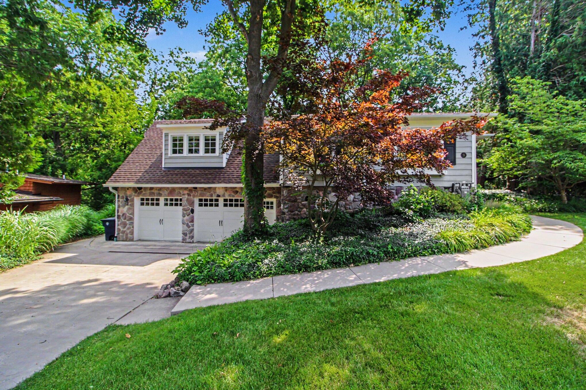 9 E Heatheridge Street