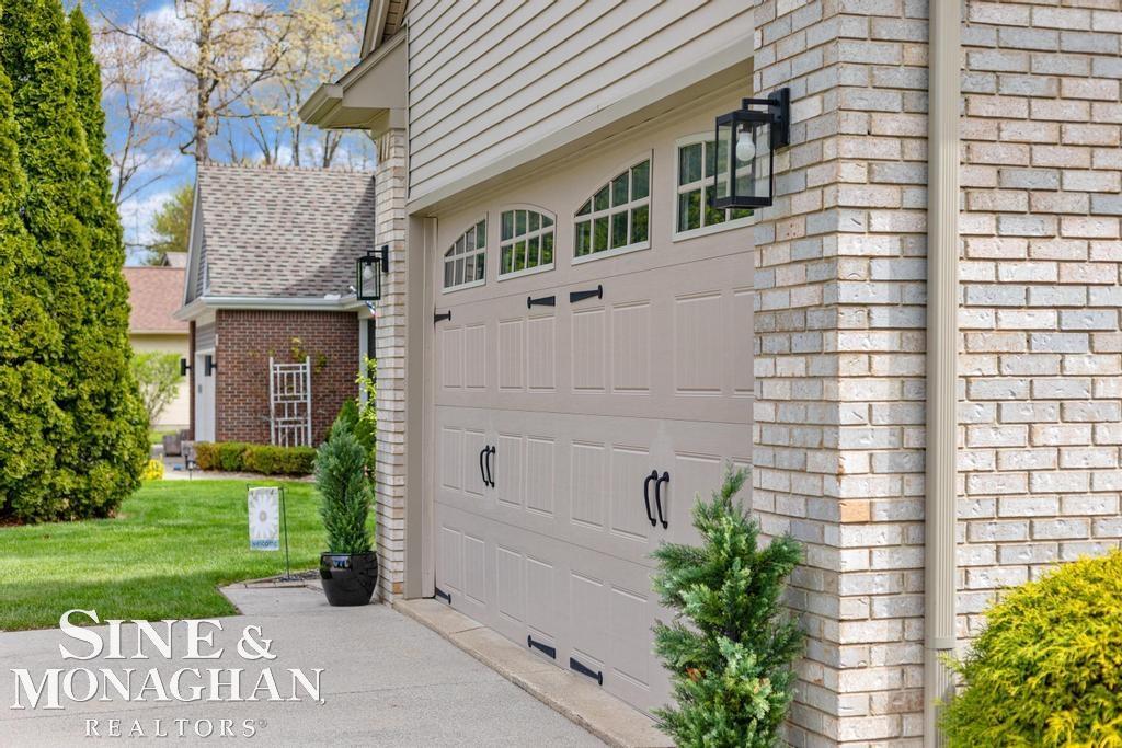 1051 Troon