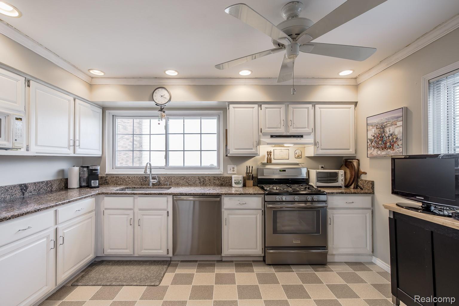 1145 E Fairview Lane