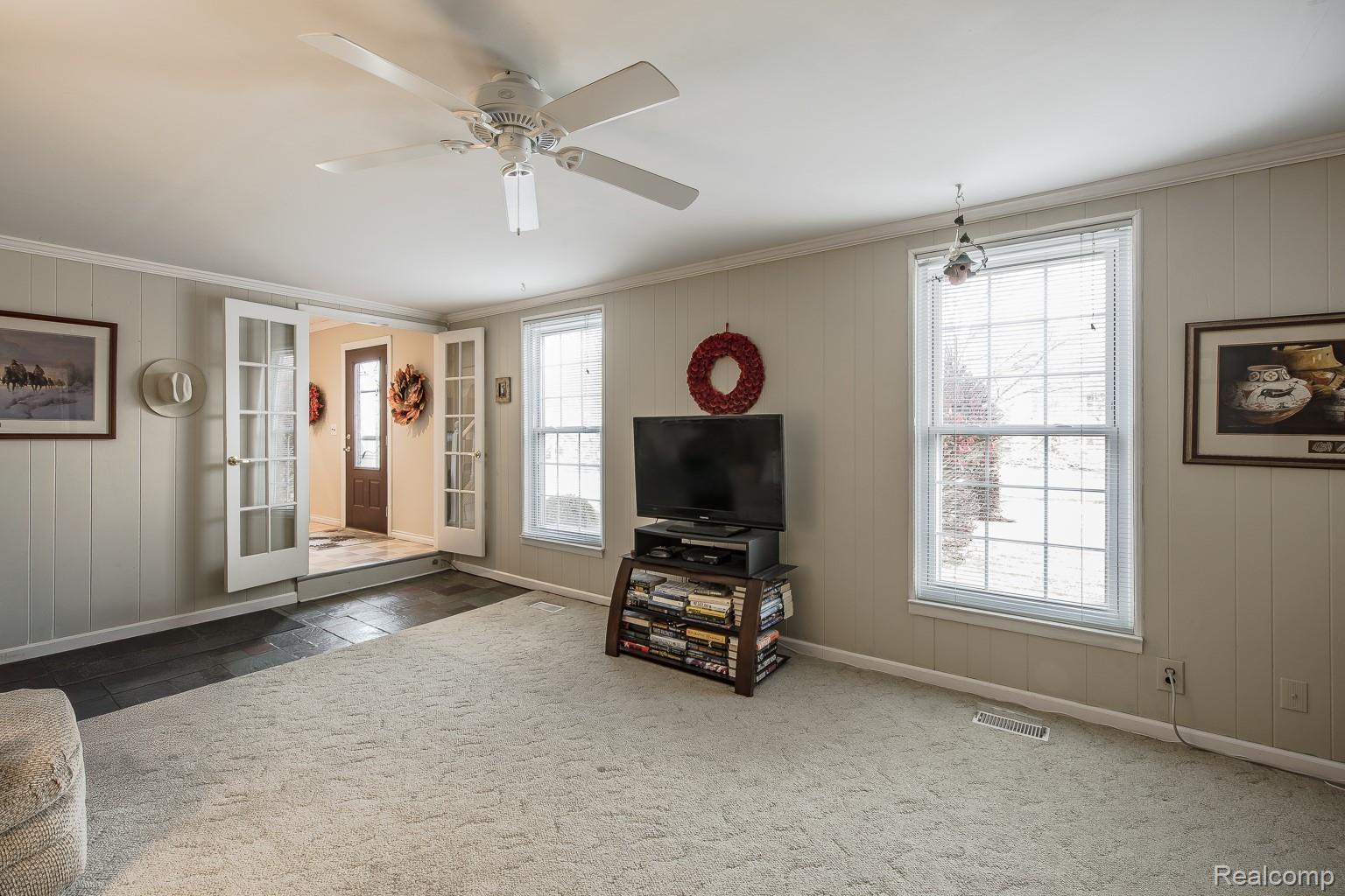 1145 E Fairview Lane