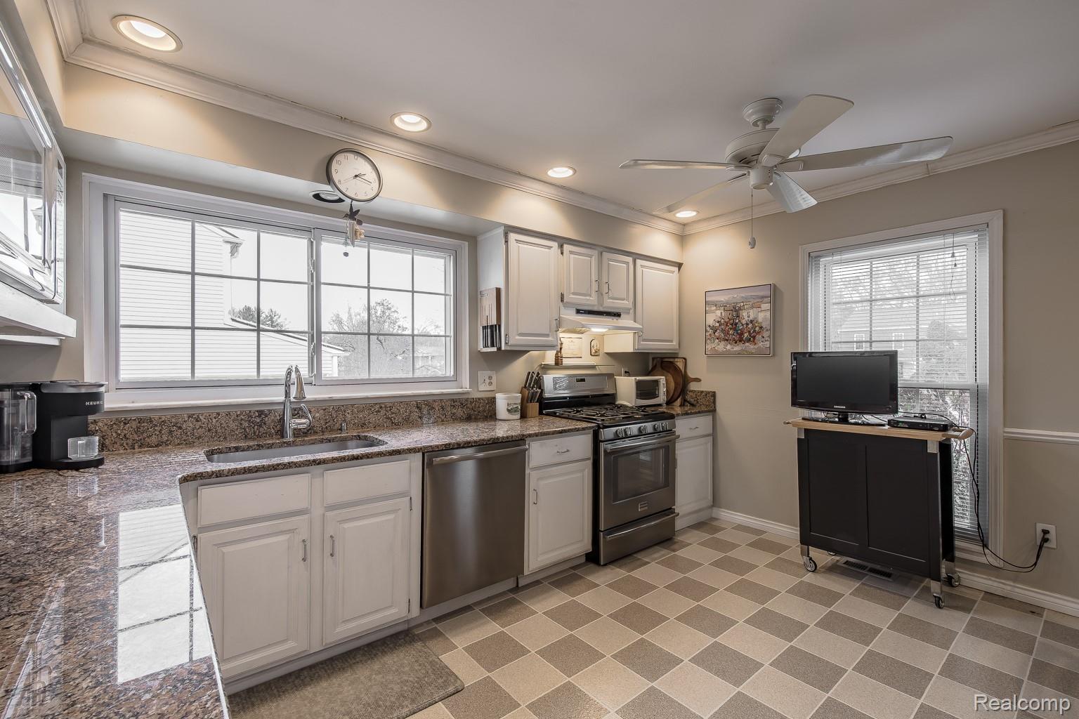 1145 E Fairview Lane