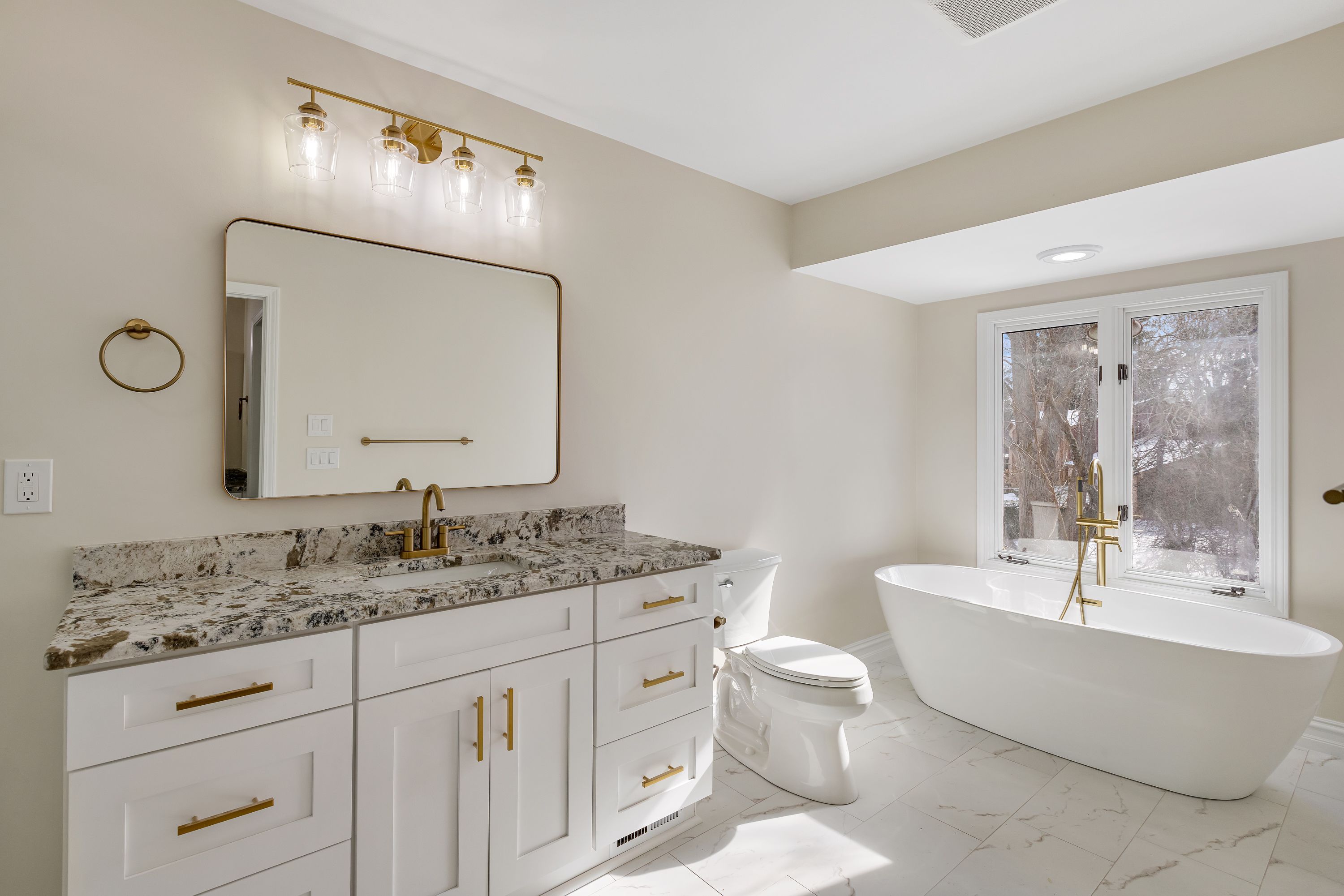 Bloomfield Township, Michigan 48302, United States, 4 Bedrooms Bedrooms, ,5 BathroomsBathrooms,Residential,Pending,81177